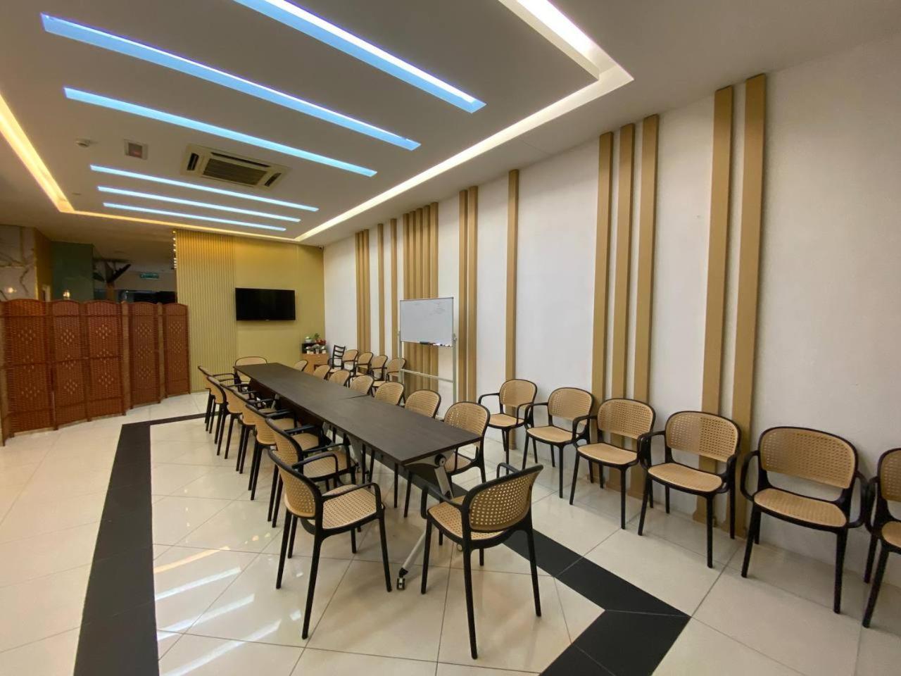 Bangi Business Hotel Kampong Sungai Ramal Dalam Ngoại thất bức ảnh